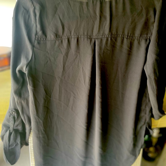 🌸 Versatile Black Blouse | Day-to-Night Staple | Size M - Picture 4 of 4